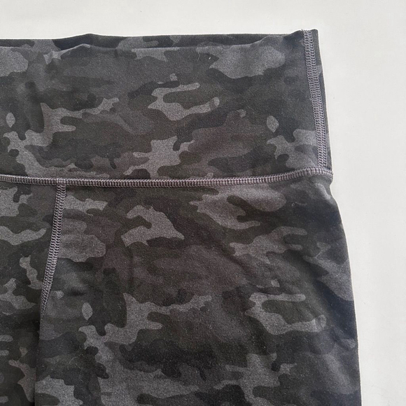 Fabletics Camo High-Waisted Compression Bike Shorts | Size S | Fitness Goals - Picture 5 of 7